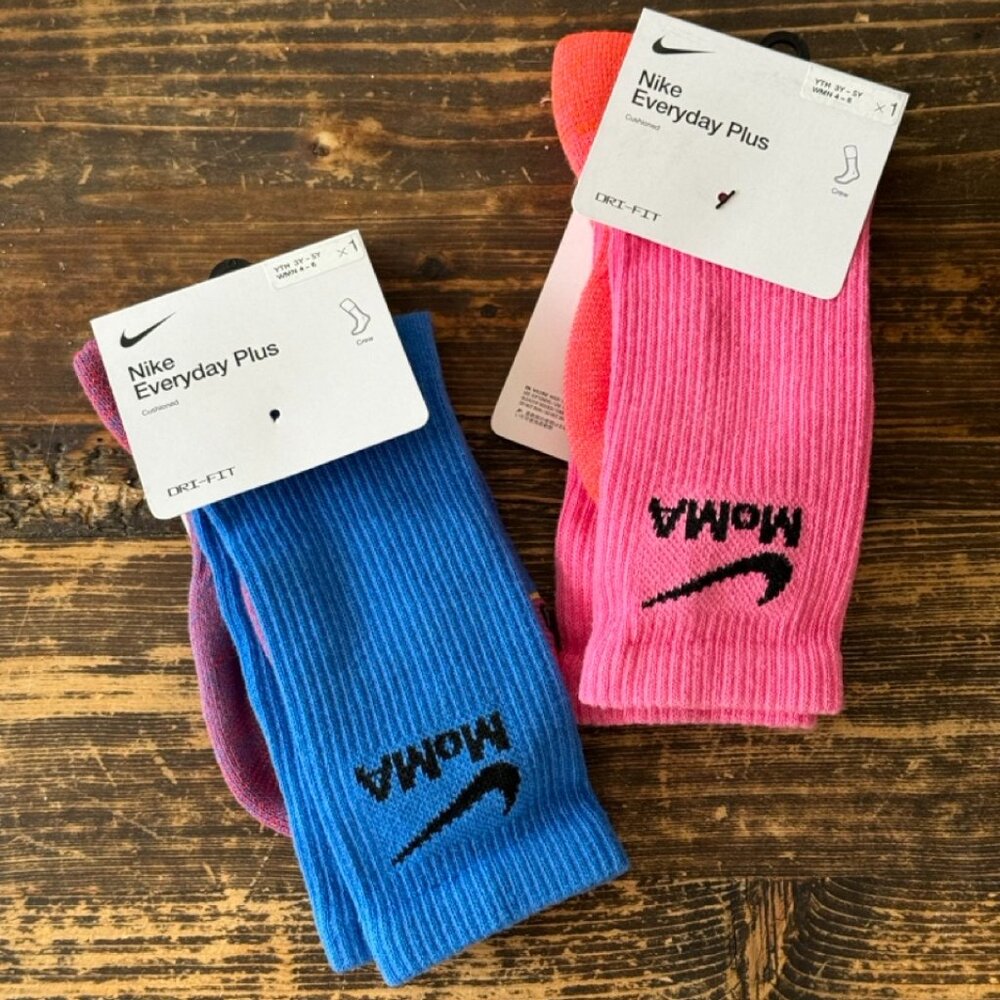 NEW NWT - MoMA Nike Everyday Socks Youth Womens Small Pinksickle Signal Blue